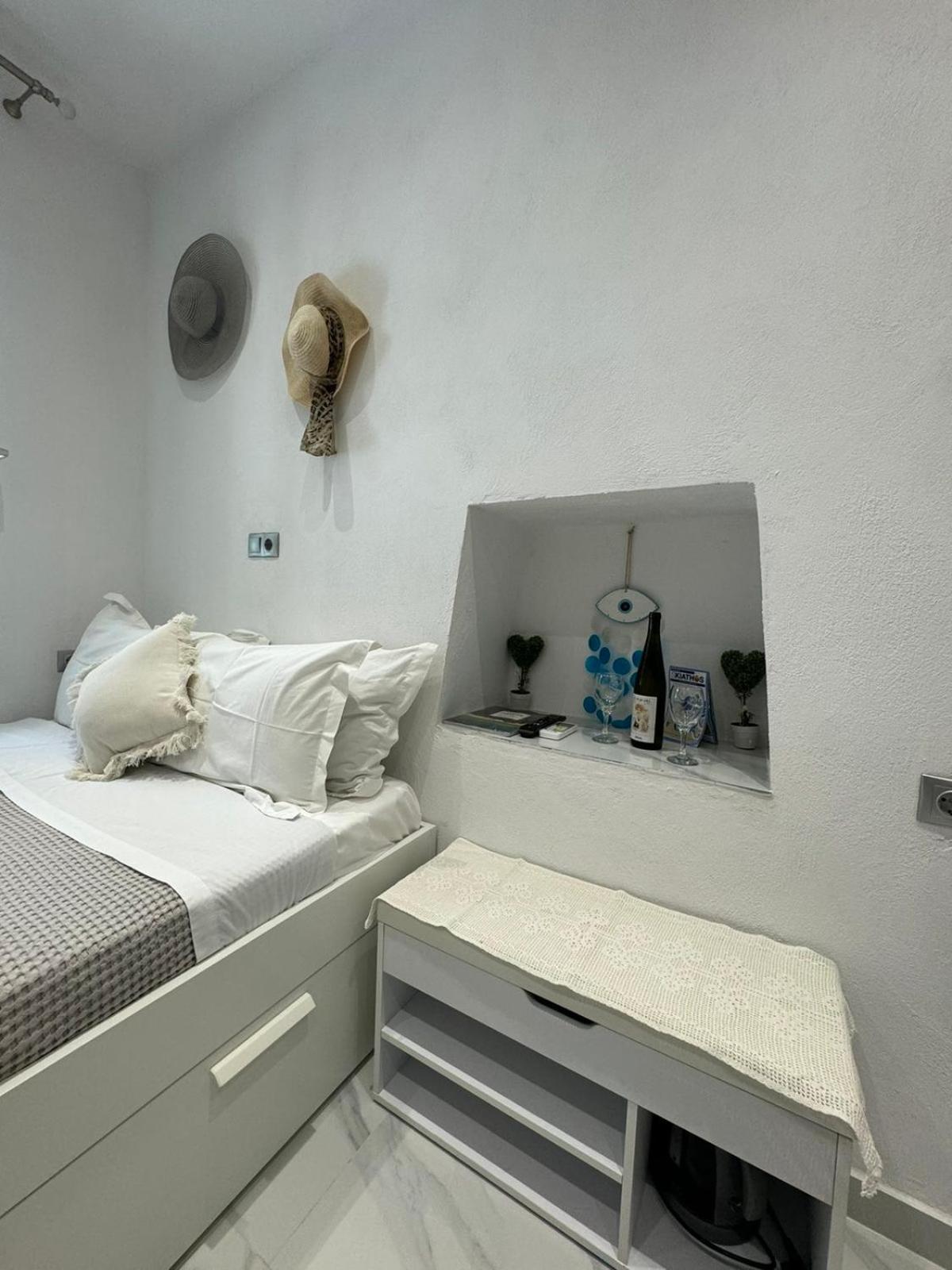 Ready Studio Apartment Skiathos Town Exterior photo